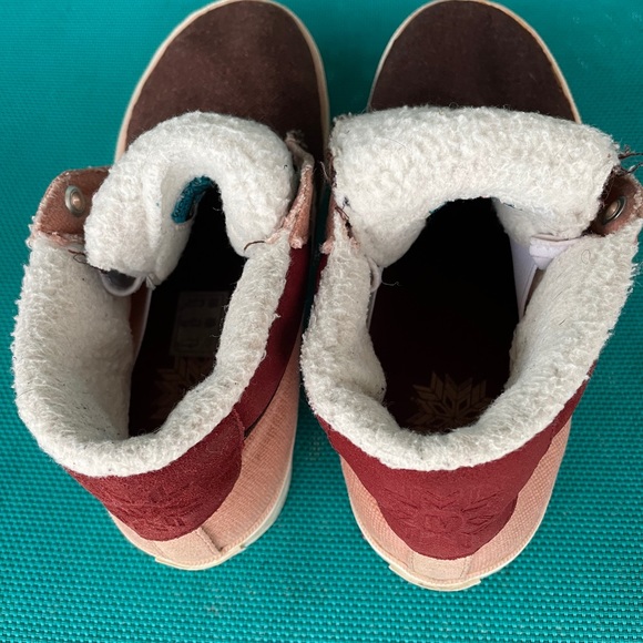 Slip on Chukas by Gravis - Picture 4 of 6